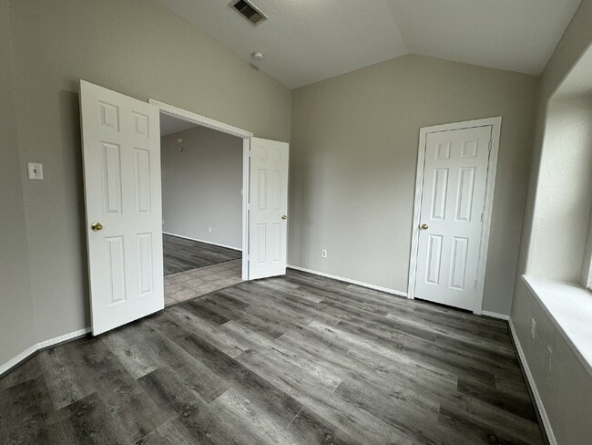 Building Photo - Enjoy living in this single story 3 bedroom+office that has a closet so it could be a 4th bedroom...