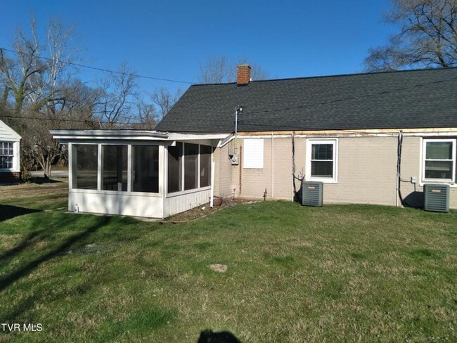 Building Photo - 416 Cherokee Village Dr