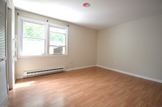 Building Photo - 250 Woodford Ave