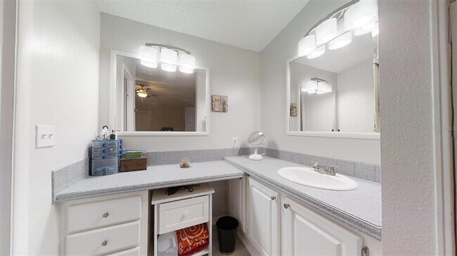 Building Photo - 1519 Hillcrest Dr