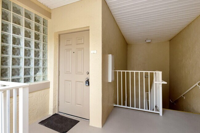 Building Photo - 2060 Greenview Shores Blvd