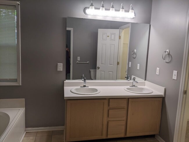 Building Photo - 408 Patriot Pl