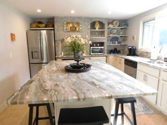 Building Photo - Spacious 2 Bedroom Home Located In Sea Pines