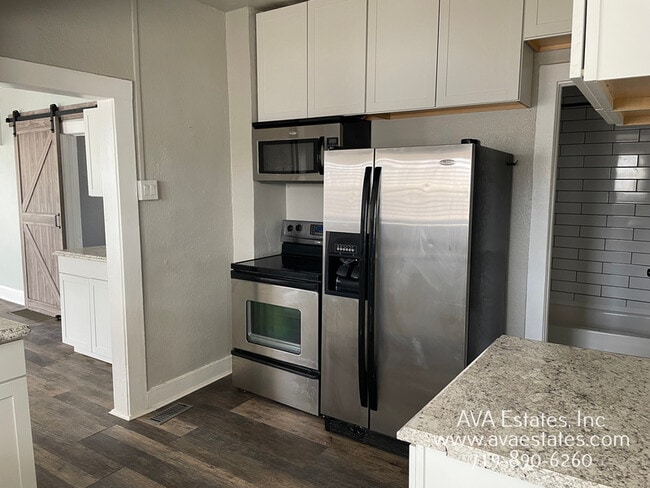 Building Photo - 1206 Claremont Ave