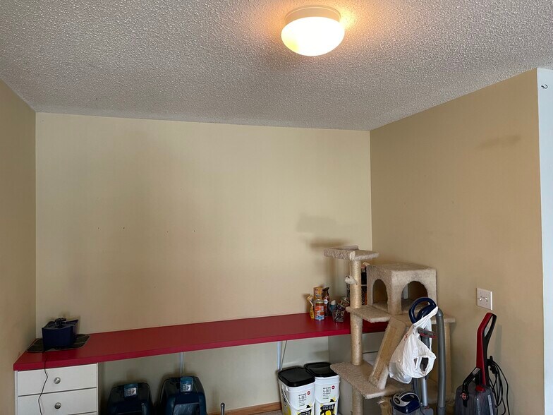 Building Photo - 1725 Countryside Dr