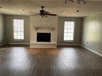 Building Photo - 5160 Highland Dr