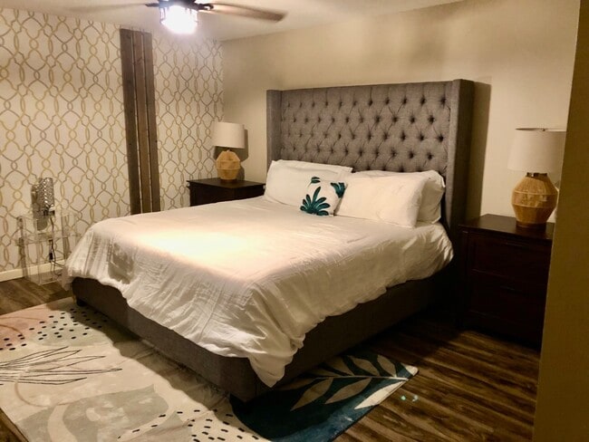 Building Photo - 917 Davis Blvd