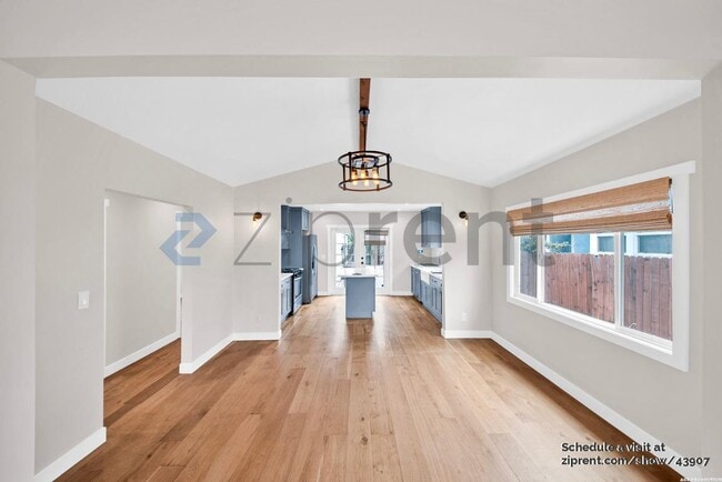 Building Photo - 5150 S Manhattan Pl