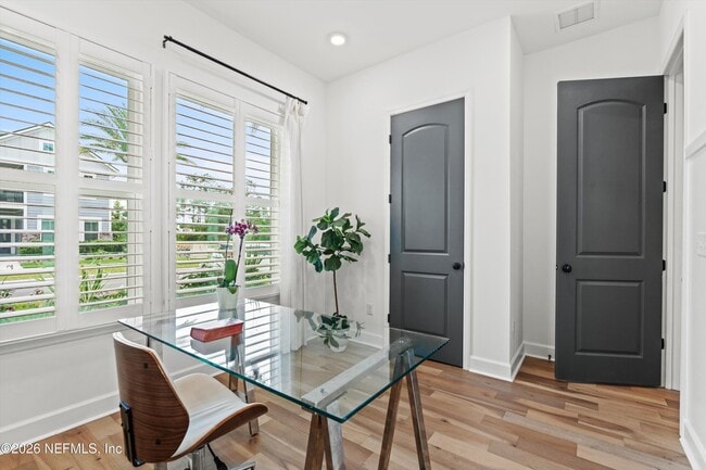 Building Photo - 192 Pk Ctr Ave