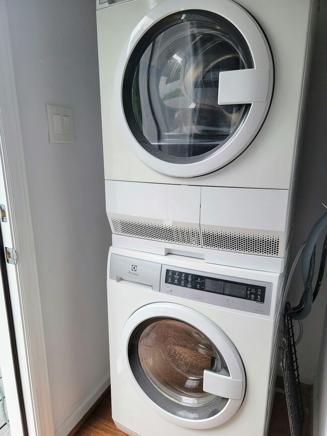 Building Photo - 707 Douglass Ave