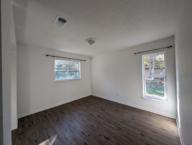 Building Photo - Crystal River 3/1 Duplex Available Near Wa...