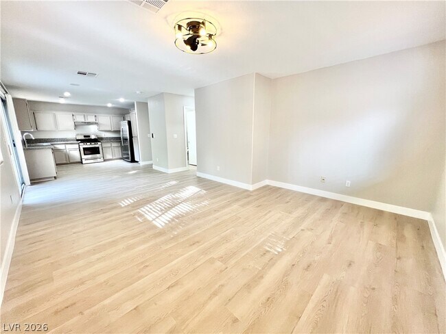 Building Photo - 1705 Encarta St