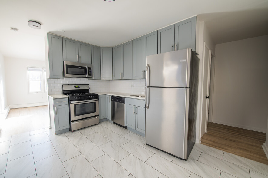 Modern Kitchen - 4882 N Ashland Ave