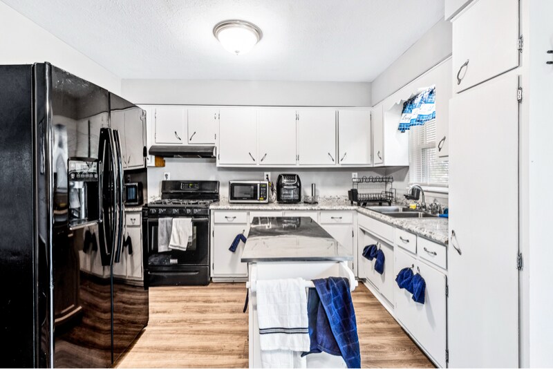 Building Photo - 3301 Buckeye Ct
