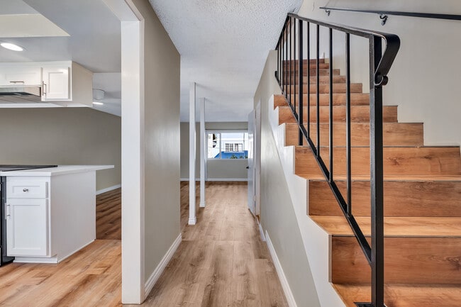 Building Photo - 1909 Harriman Ln