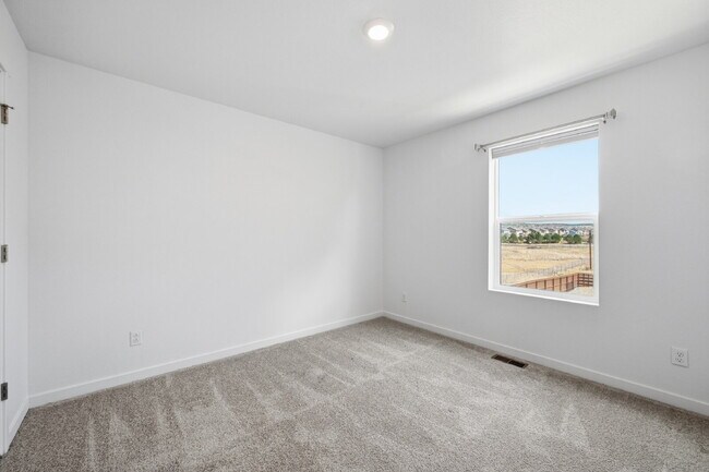 Building Photo - $2,695.95- 3 bed, 2.5 bath Home in Monument with Central AC and 2 Car Garage!