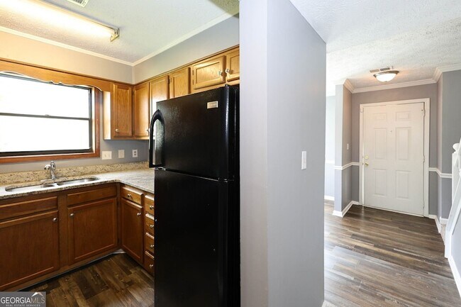 Building Photo - 5461 Park Pl S