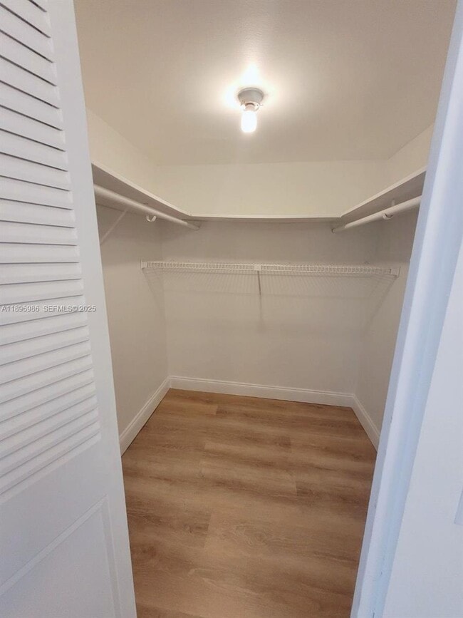 Building Photo - 2025 NE 164th St