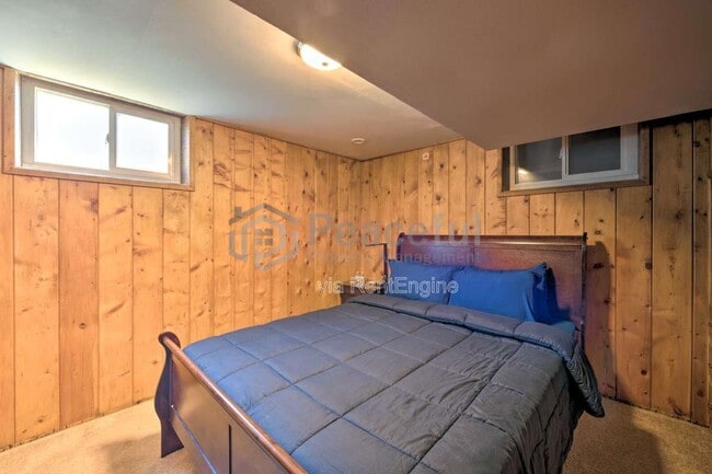 Building Photo - 462 E Haven Ave