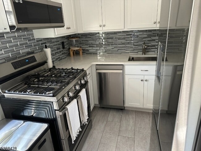 Building Photo - 19 Savage Rd