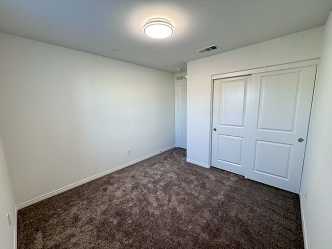 Building Photo - BRAND NEW 3 bedroom Willow Springs home av...