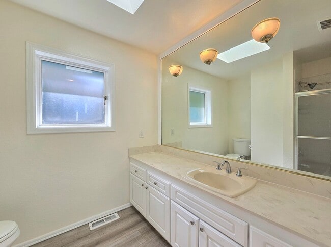 Building Photo - 2 Bedroom Home with Sound, Island and Ferr...