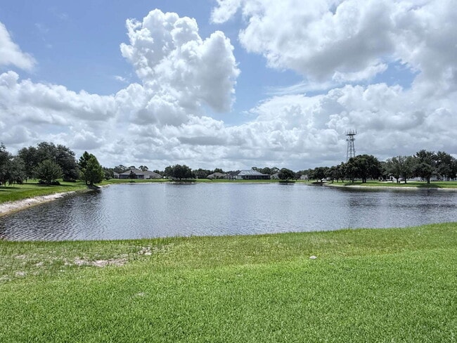 Building Photo - 5 Bedroom and 6 Bathroom, Lake view House