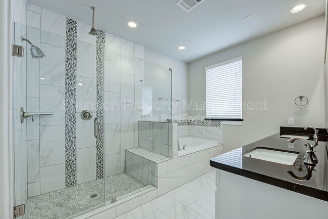 Building Photo - 253 W 27th St