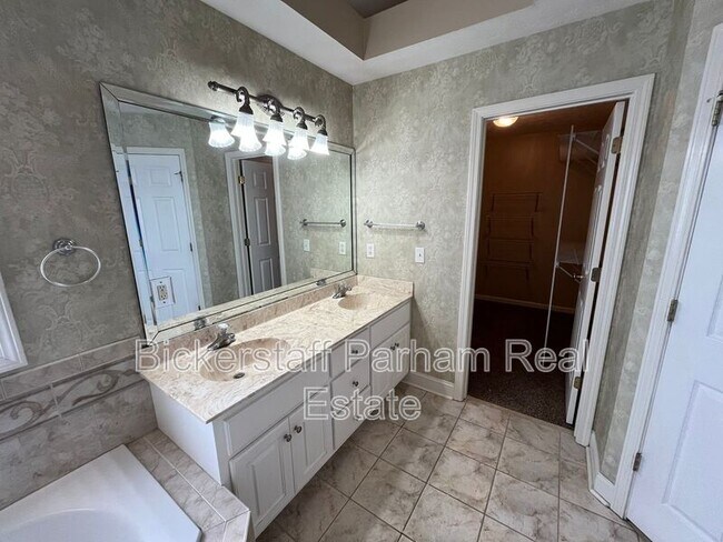 Building Photo - 6031 Broadstone Ct