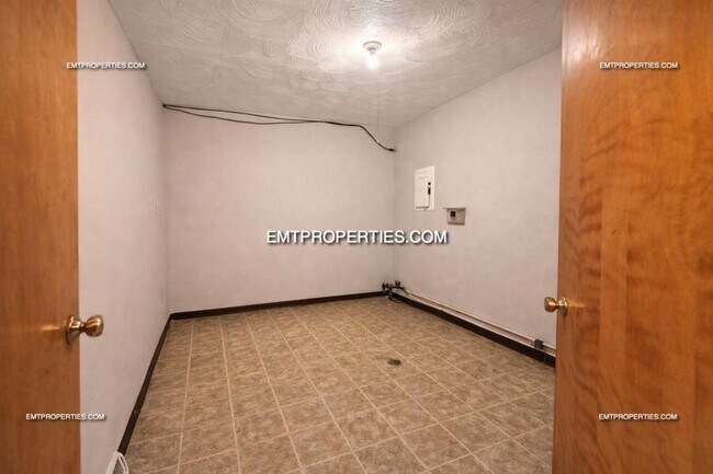 Building Photo - 3026 Meister Rd