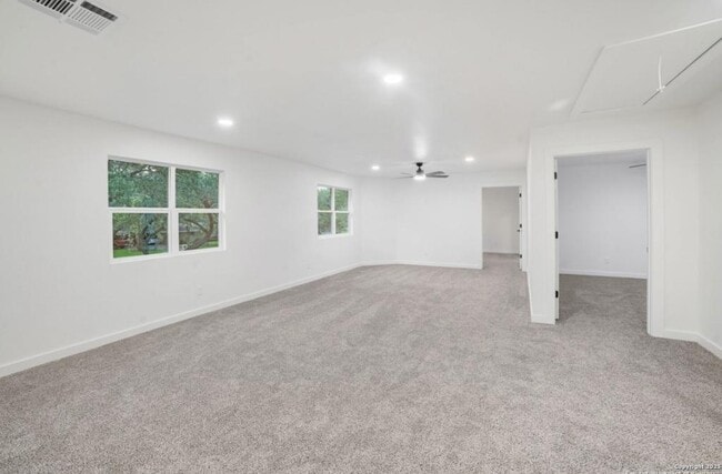 Building Photo - 408 Meadowbrook Dr