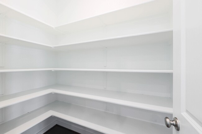 Building Photo - 124 Rosebush Dr