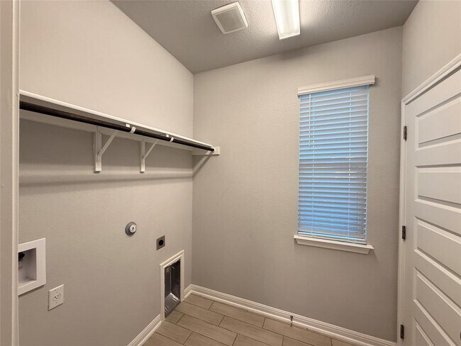 Building Photo - 2713 Brushwood Mdw