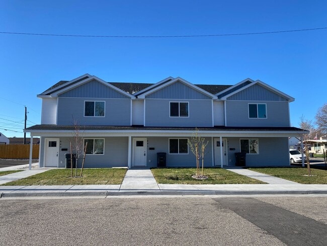 Primary Photo - New Townhouse with 3 bedrooms / 2.5 bathrooms