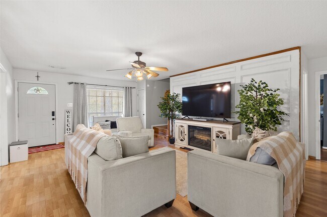 Building Photo - 117 E Park Dr