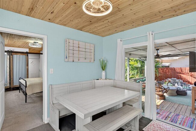 Building Photo - 2444 34th Ave N