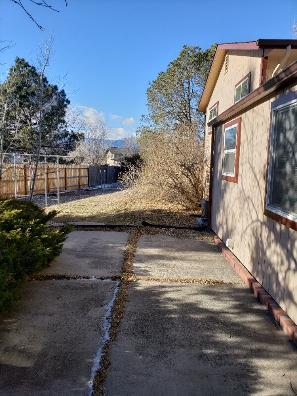 Building Photo - 2950 Banderas Ln