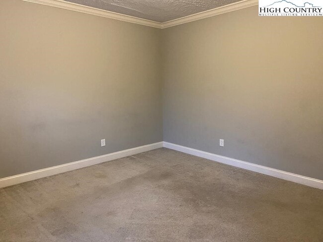 Building Photo - 403 Ridgecrest Ave