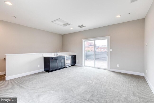 Building Photo - 909 Grundy St