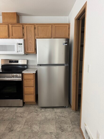 New appliances - 333 NW Parr Dr
