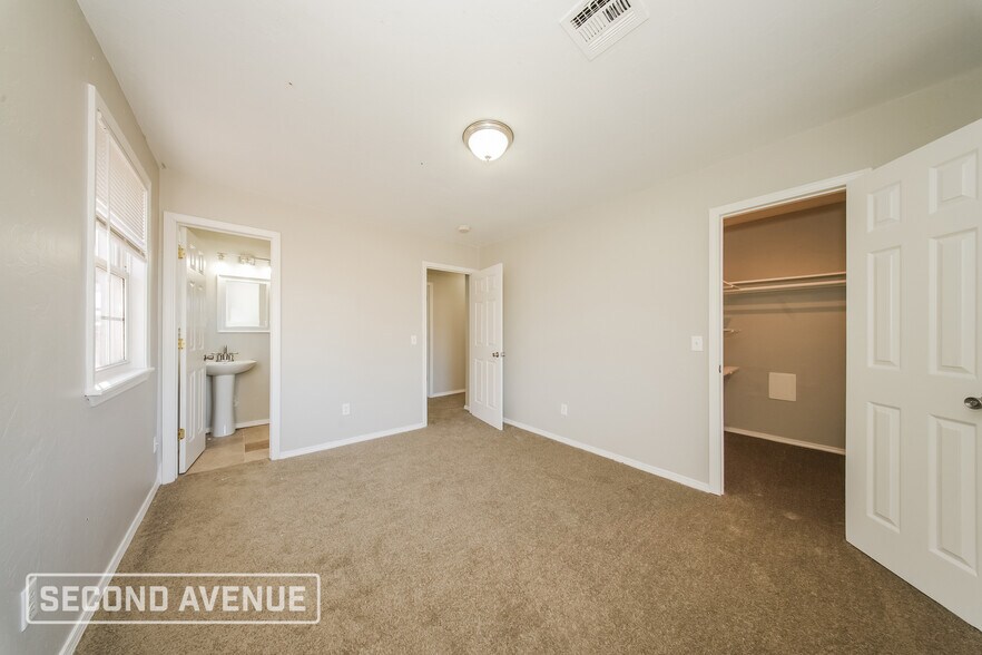 Building Photo - 3400 Overland Dr