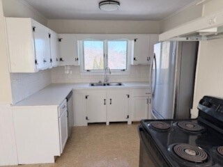 Building Photo - 445 Main St