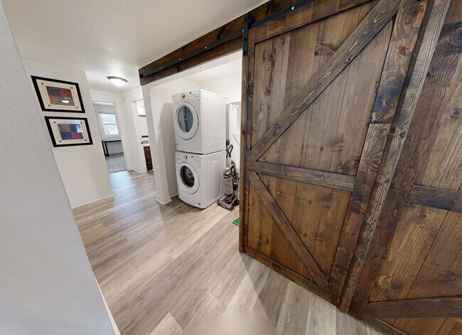 Building Photo - 512 N 10th St