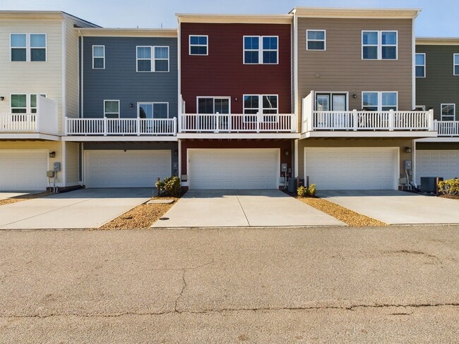 Building Photo - 537 Crofton Village Terrace