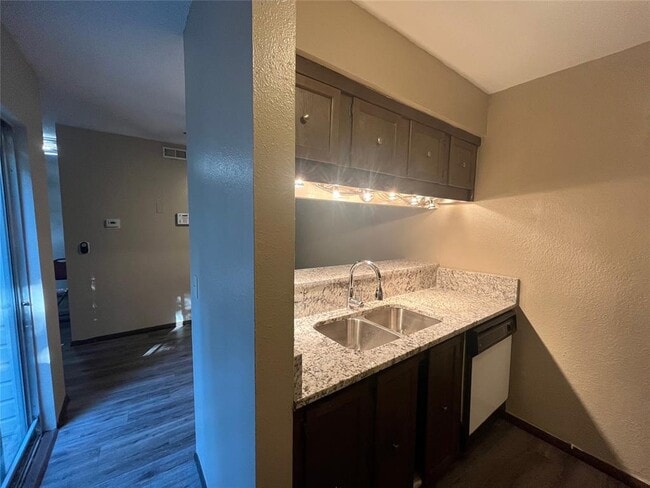 Building Photo - 822 Cardinal Creek Blvd