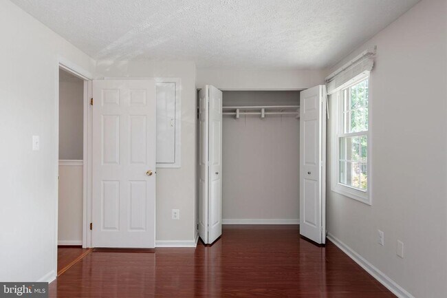 Building Photo - 6324 Lightburn Ct