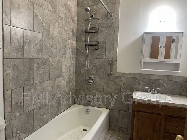 Building Photo - 1000 SW College Ave