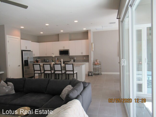 Building Photo - 3 br, 2.5 bath House - 6815 E Orion Dr