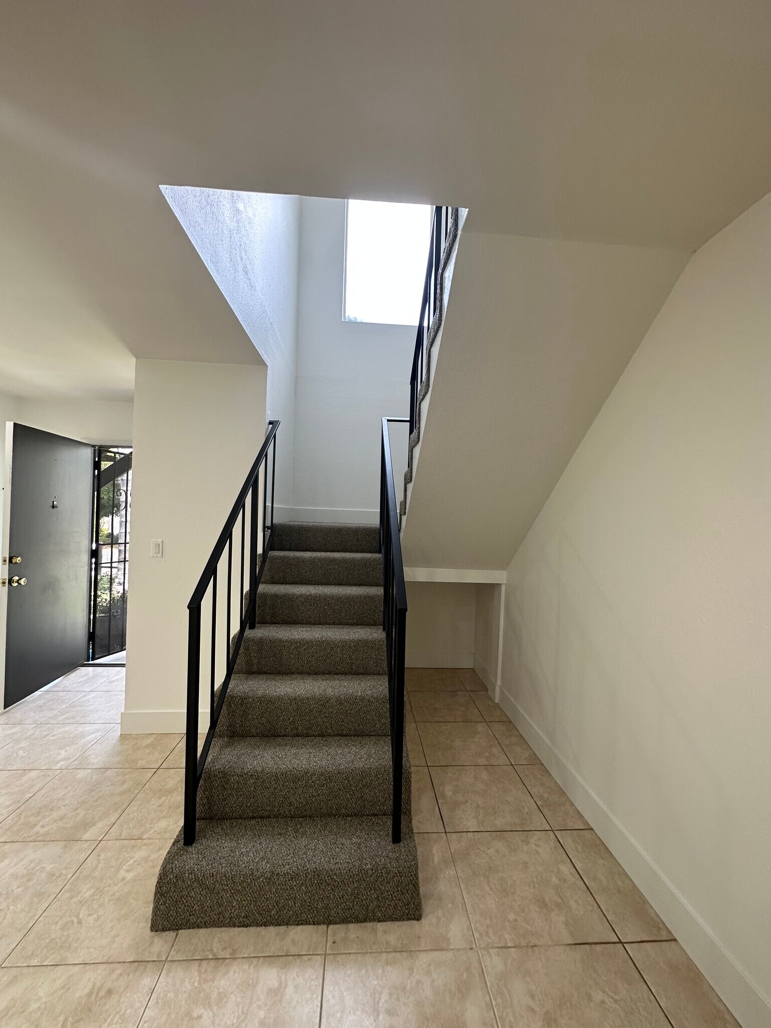Building Photo - 11538 Riverside Dr