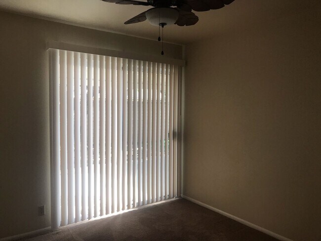 Building Photo - Unbeatable Charm in Camarillo's Colony